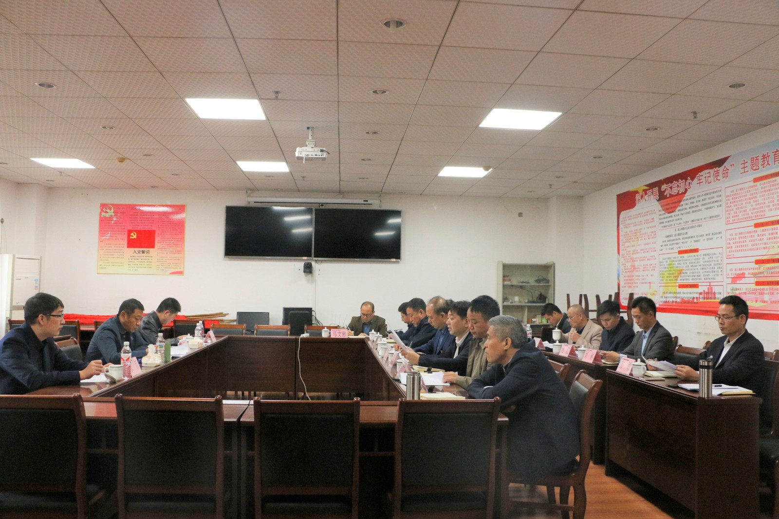 到广西院召开座谈会1.jpg
